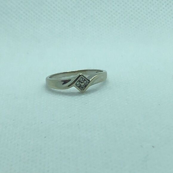 šĀ 10kāWhiteāGoldāDiamondāRing - Picture 5 of 8